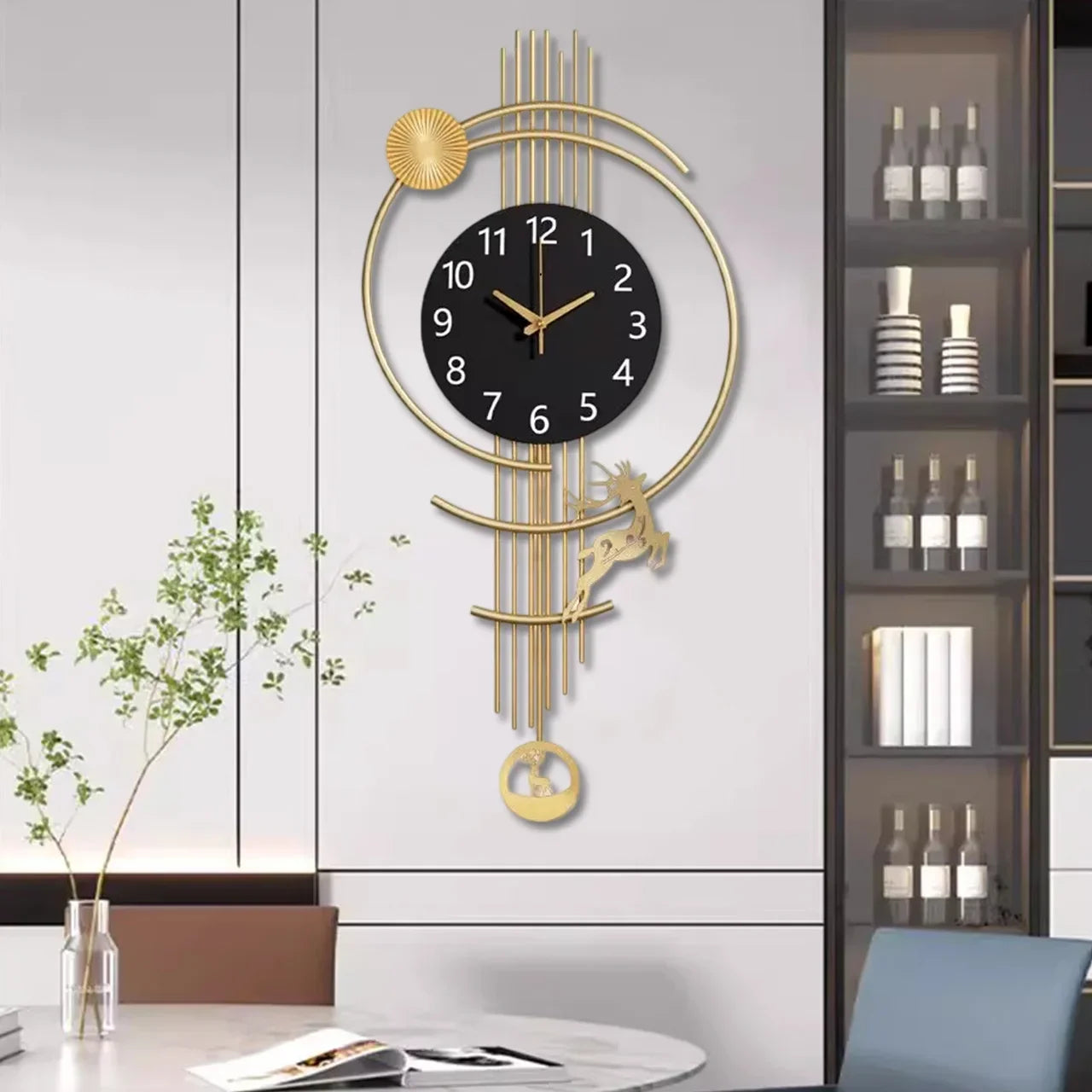 Ceas elegant de perete, cu design modern si elemente nautice, mecanism silentios si finisaj metalic elegant