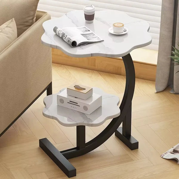 Masuta moderna cu doua rafturi in forma de floare, blat 40 cm si cadru metalic auriu, design elegant 60 cm inaltime