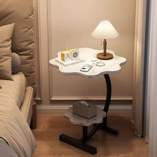 Masuta moderna cu doua rafturi in forma de floare, blat 40 cm si cadru metalic auriu, design elegant 60 cm inaltime