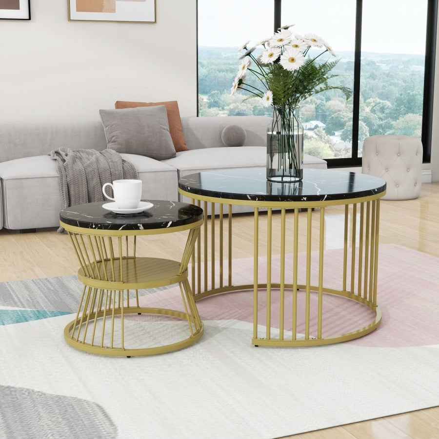 Set de 2 Măsuțe de Cafea Moderne, cu Blat cu Efect de Marmură și Cadru Metalic Auriu, Dimensiuni 70x70x45 cm și 50x50x40 cm