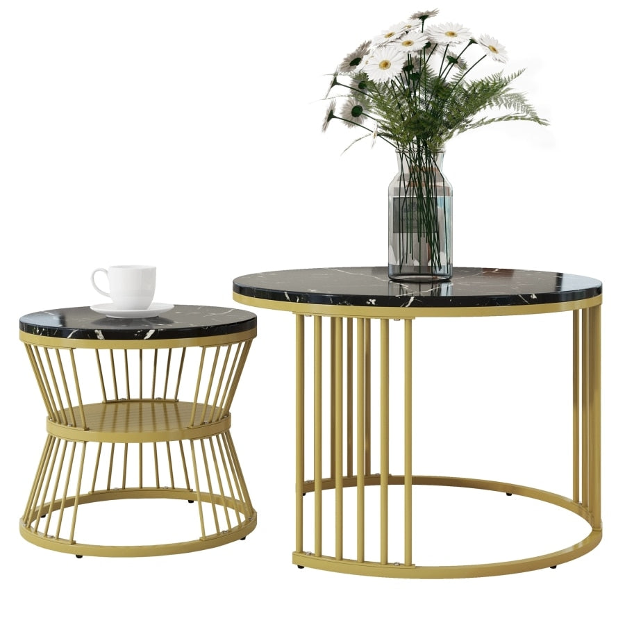 Set de 2 Măsuțe de Cafea Moderne, cu Blat cu Efect de Marmură și Cadru Metalic Auriu, Dimensiuni 70x70x45 cm și 50x50x40 cm